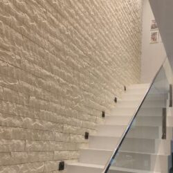 REVESTIMENTO CIMENTICIO 30X10 15MM AREIA ROCKFACE ARTESANAL (35 UN/M2)