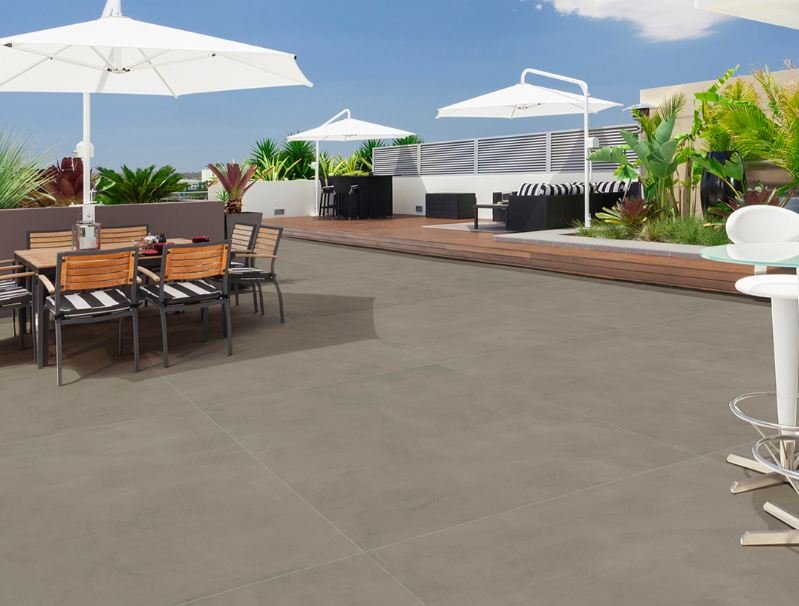 54491c39-f677-4536-aa18-b03ada459f6f PORCELANATO EXTERNO NATURAL PIAZZA TAUPE 120X120 DELTA (2,88) GRANILHADO